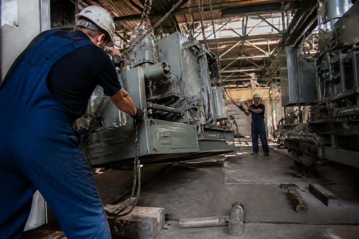 Déménagement industriel : transfert & installation de machines facile