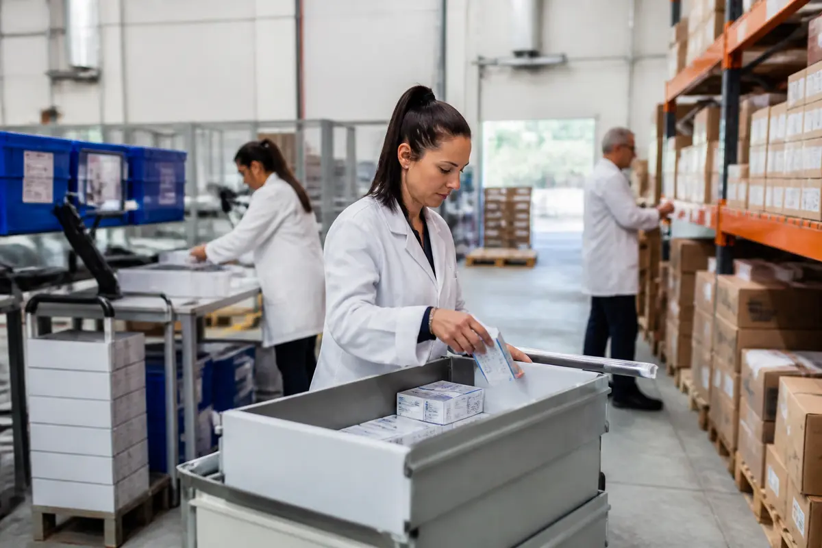 Logistique pharmaceutique : emplois, défis et optimisation des flux